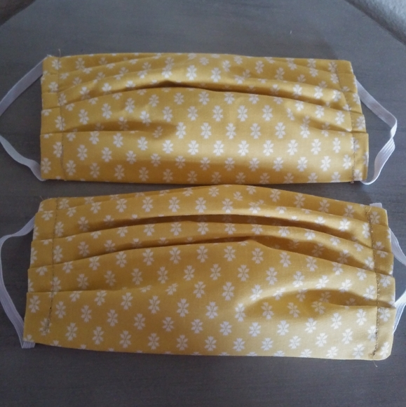 2 Adult face masks - Picture 3 of 3